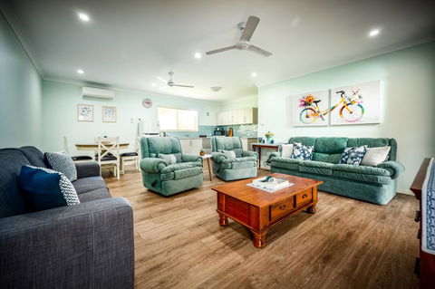 Alarks Nest Bed And Breakfast - Accommodation Cairns 0