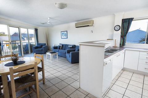 Alexander Beachfront Apartments - Accommodation Cairns 3