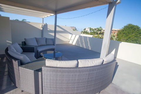 Alexandra Headland Luxury Townhouse - Accommodation Cairns 2