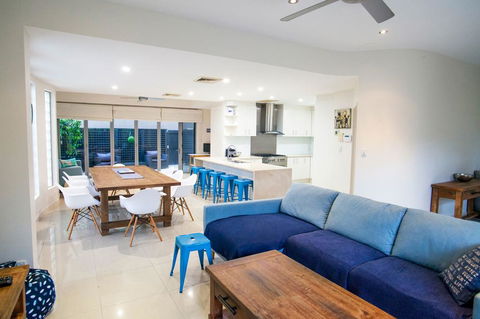 Alexandra Headland Luxury Townhouse - Accommodation Cairns 0