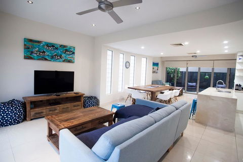 Alexandra Headland Luxury Townhouse - Accommodation Cairns 1