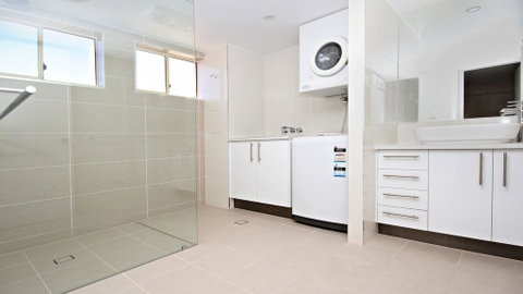 Alinga Unit 4, Amazing Ocean Views - Accommodation Cairns 3