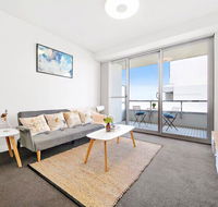 All amenities only downstairs 20 mins to CBD - Accommodation Cairns