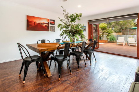 AMALFI - DROMANA.... - Accommodation Cairns 0