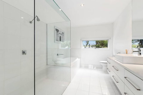 Amalfi Dream - Luxury Villa With Pool And Spa, Walk To Beach And Shops - Accommodation Cairns 2