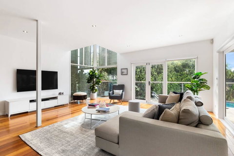 Amalfi Dream - Luxury Villa With Pool And Spa, Walk To Beach And Shops - Accommodation Cairns 3