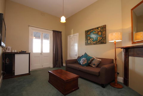 Anchorage Seafront Hotel - Accommodation Cairns 1