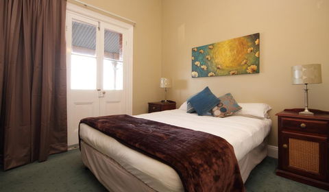 Anchorage Seafront Hotel - Accommodation Cairns 2