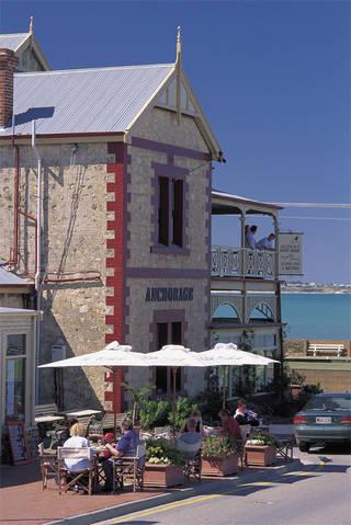 Anchorage Seafront Hotel - Accommodation Cairns 3