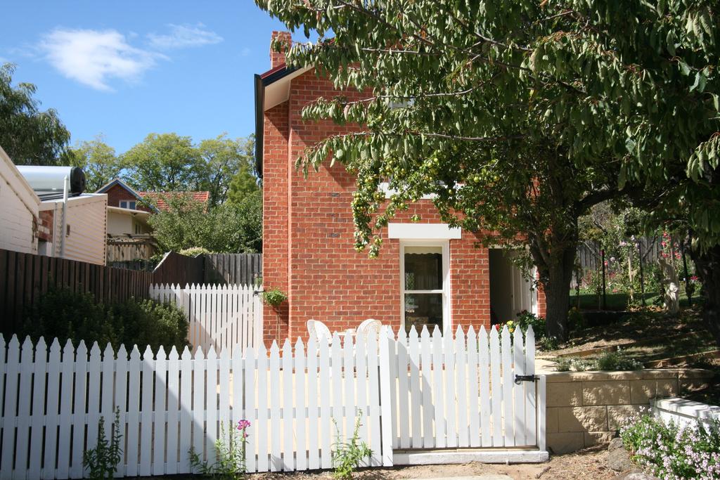 Hobart ACT Accommodation Cairns