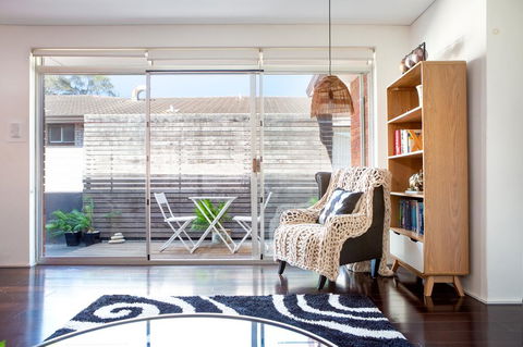 Apartment With Balcony And Parking Near Racecourse - Accommodation Cairns 2