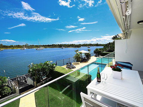 Aqua Linea - Accommodation Cairns 1