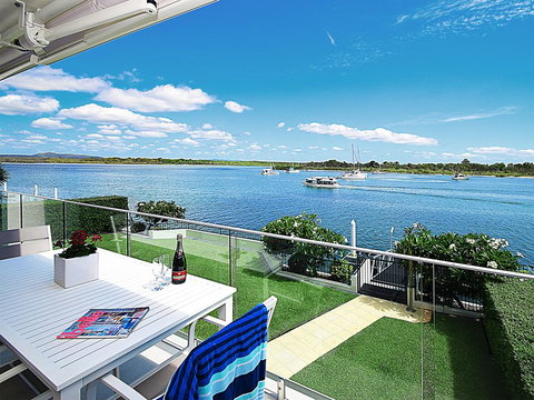 Aqua Linea - Accommodation Cairns 0