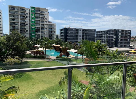 Art-Inspired, Designer APT In The Vibrant Area - Accommodation Cairns 3