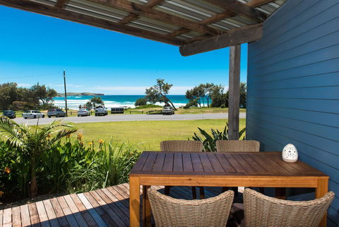ArtHOUSE Beachfront Accommodation - Accommodation Cairns 0