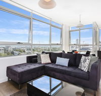 As the Sun Sets - Modern and Spacious 2BR Zetland Apartment Facing the Setting Sun - Accommodation Cairns