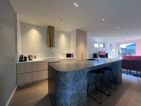 Luxurious Family Retreat - Accommodation Cairns 0