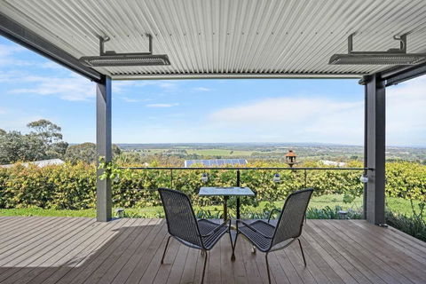 Luxury & Plush Lifestyle 5 Bedroom House In Mt Eliza - Accommodation Cairns 1