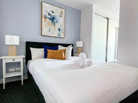 MA4004-1 BR, Lvl 40 Stylish Marco High Rise Home - Accommodation Cairns 1