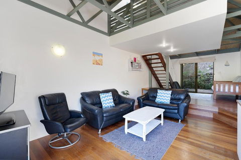MAIN STAY - 100m To Patrolled Beach, Pool, Wifi, Close To Cafes - Accommodation Cairns 2