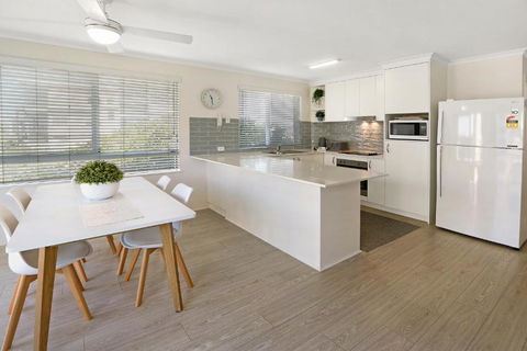MAINSAIL8- MOOLOOLABA BEACH - Accommodation Cairns 0