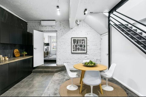 MANHATTAN STYLE 3 STORY LUXURY IN ST PETERS - Accommodation Cairns 1