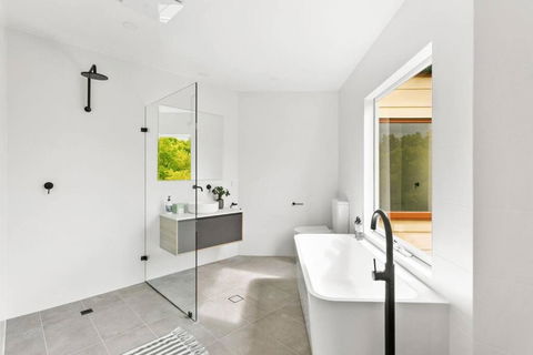 MANHATTAN STYLE 3 STORY LUXURY IN ST PETERS - Accommodation Cairns 3