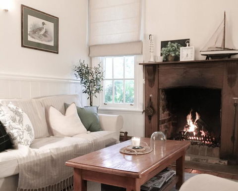 MARIGOLD COTTAGE Charming 1870s Central Daylesford Cottage - Accommodation Cairns 2