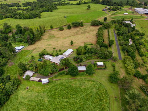 Mena Creek Flower House - Accommodation Cairns 1