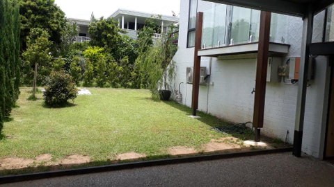 Maple Villa - The Beach House By The Bay - Accommodation Cairns 3