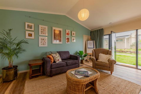 Meander Retreat - Garden Studio - Accommodation Cairns 0