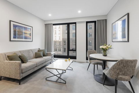 Meriton Suites Melbourne - Accommodation Cairns 0
