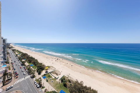 Meriton Suites Surfers Paradise - Accommodation Cairns 3