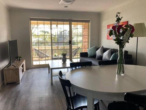 Modern 2BR Apartment With Parking - Accommodation Cairns 0