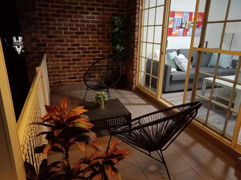 Modern 2BR Apartment With Parking - Accommodation Cairns 3