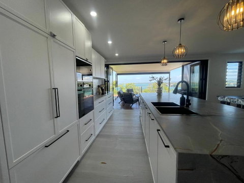 Mirrabooka Magic - Luxury By The Lake - Accommodation Cairns 1