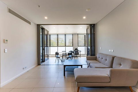 Modern 2B With Loft Bed Parking Central Mascot - Accommodation Cairns 0