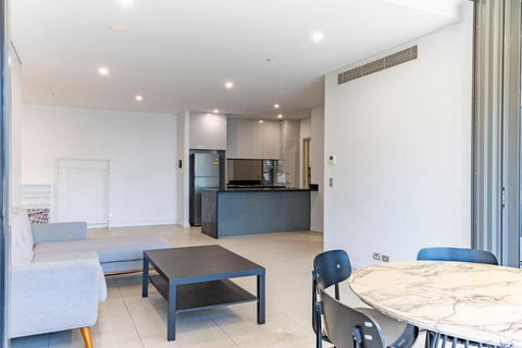 Modern 2B With Loft Bed Parking Central Mascot - Accommodation Cairns 3