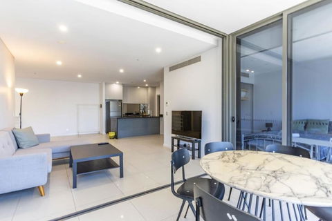Modern 2B With Loft Bed Parking Central Mascot - Accommodation Cairns 0