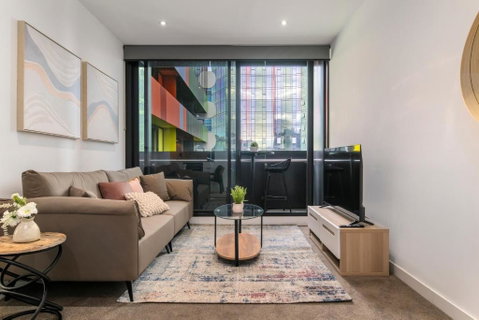 Modern 2BR Apt W City Views, Balcony & Wi-Fi - Accommodation Cairns 0