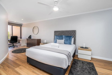 Modern And Homely 2BR Burke Crescent Apartment - Accommodation Cairns 2