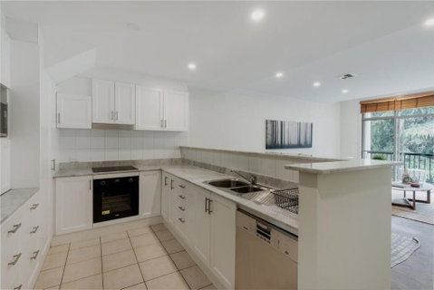 Modern Apartment In The Heart Of Canberra - Accommodation Cairns 3