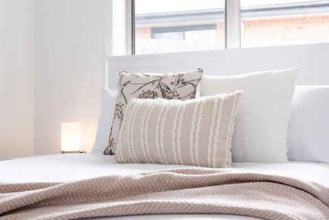 Modern Delight: Cosy Home With Parking - Accommodation Cairns 1