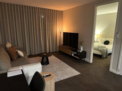 Modern Griffith Apartment - Accommodation Cairns 3