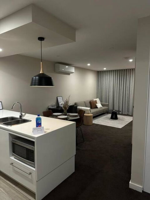 Modern Griffith Apartment - Accommodation Cairns 1