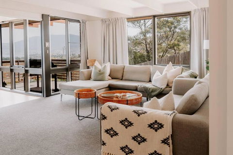 Modern Home Overlooking River - Accommodation Cairns 1