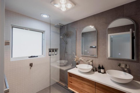 Modern Refurbished Unit In Charming Bellerive - Accommodation Cairns 1