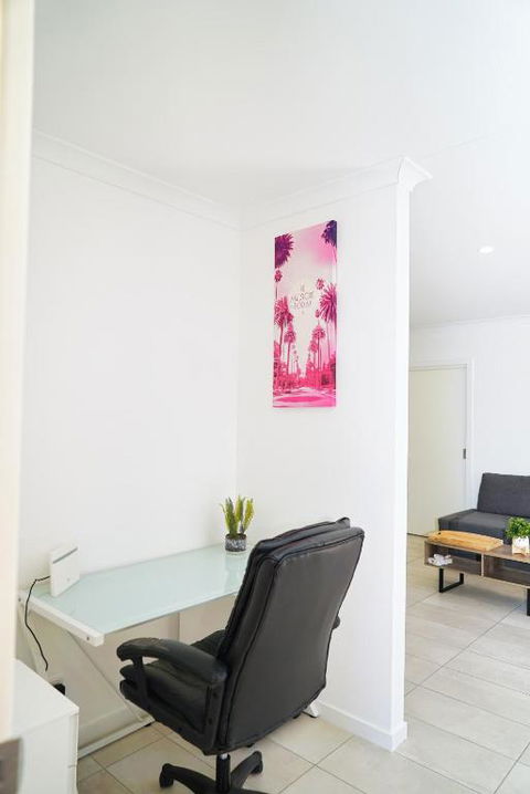 Modern Style Unit 2 Deer Park - Accommodation Cairns 3