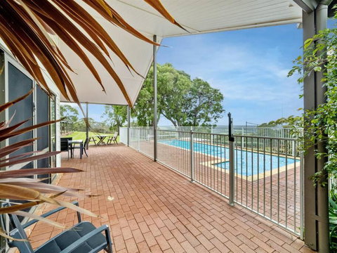 Moondyne Estate Exclusive & Pet Friendly Hilltop Retreat - Accommodation Cairns 2