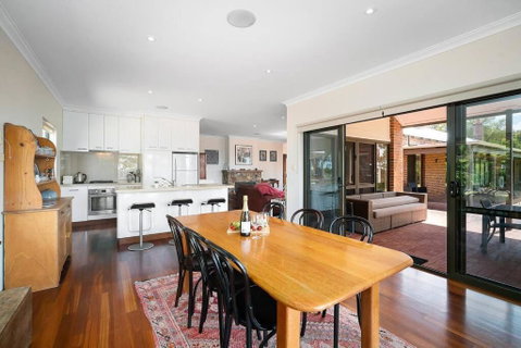 Moondyne Estate Exclusive & Pet Friendly Hilltop Retreat - Accommodation Cairns 3